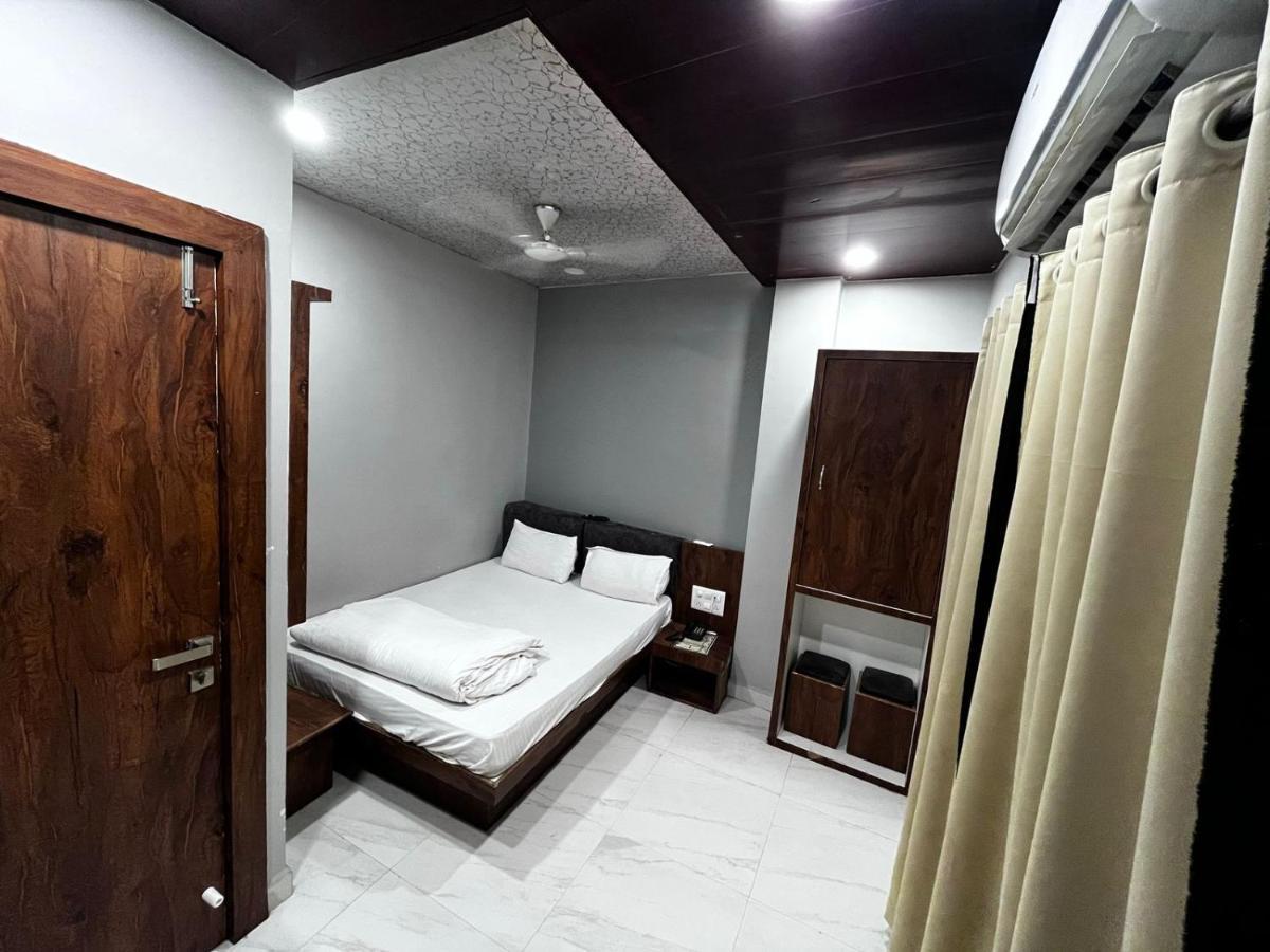 Hotel Shankar Ujjain Exteriör bild