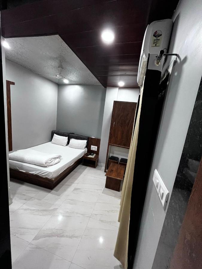 Hotel Shankar Ujjain Exteriör bild