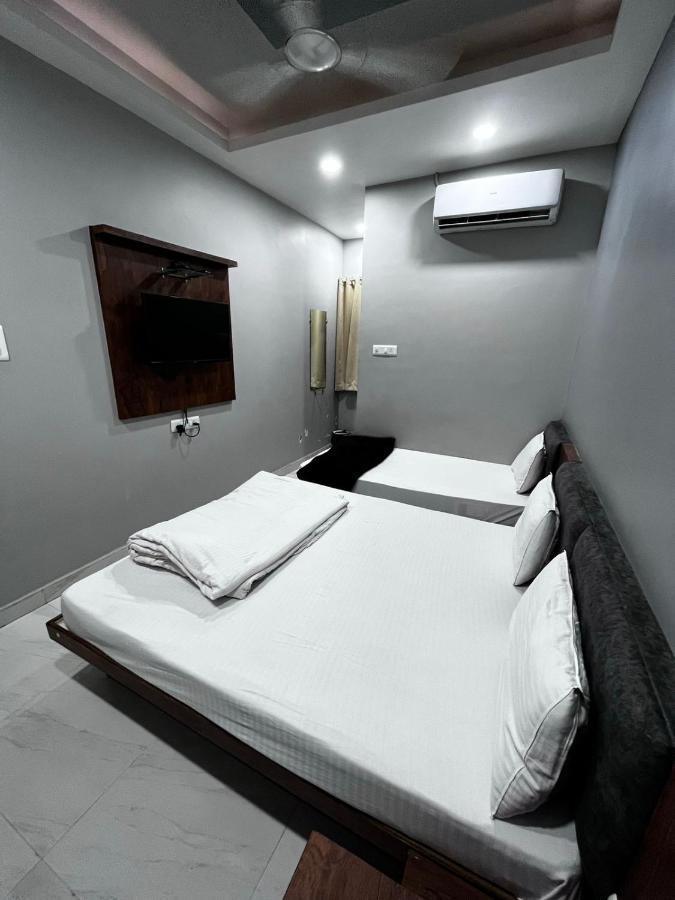 Hotel Shankar Ujjain Exteriör bild