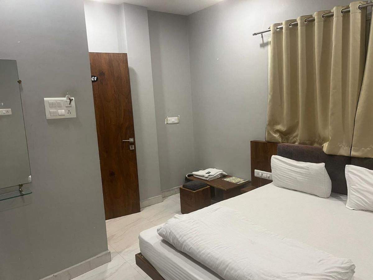 Hotel Shankar Ujjain Exteriör bild