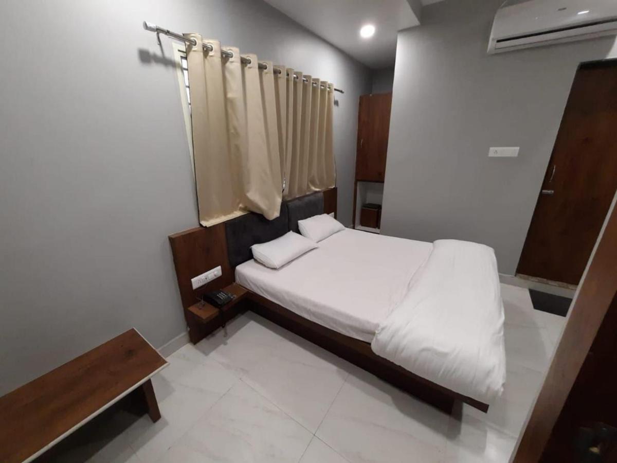 Hotel Shankar Ujjain Exteriör bild