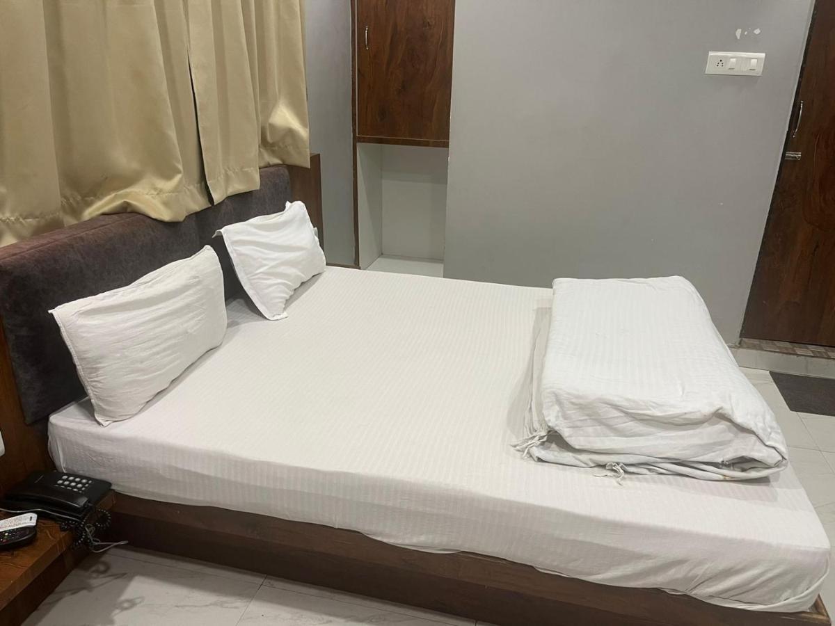 Hotel Shankar Ujjain Exteriör bild