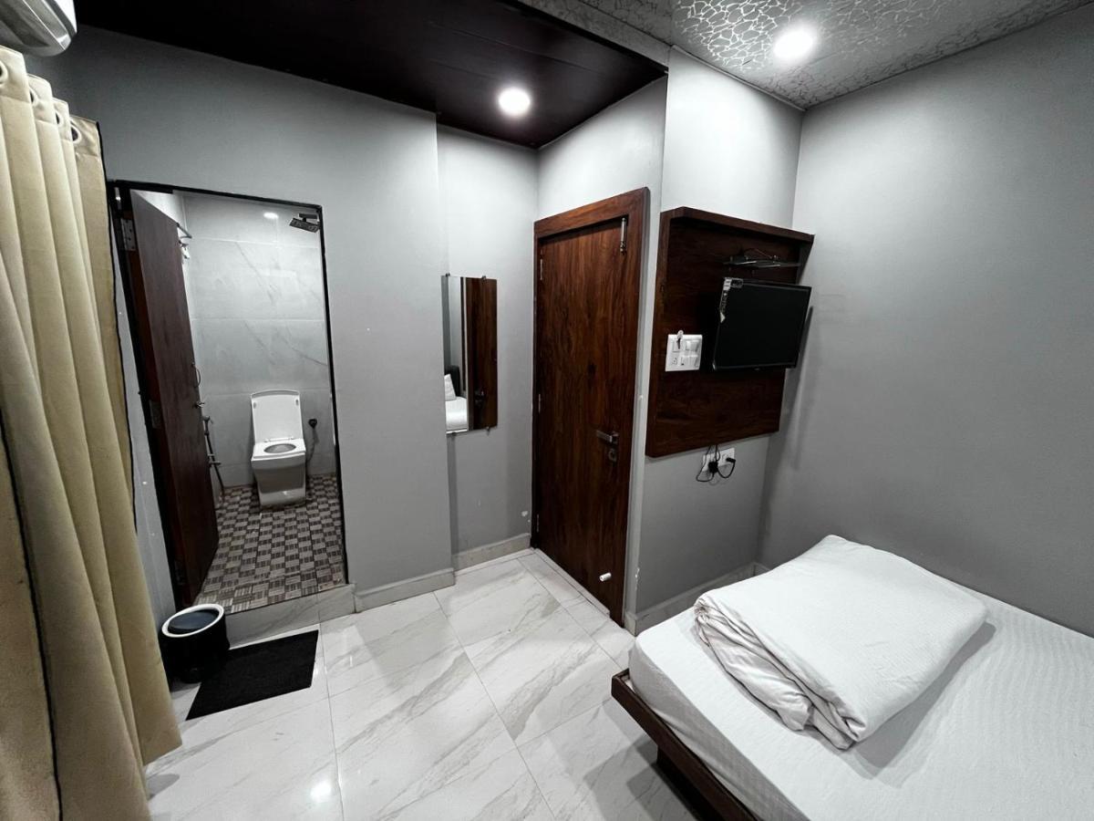 Hotel Shankar Ujjain Exteriör bild