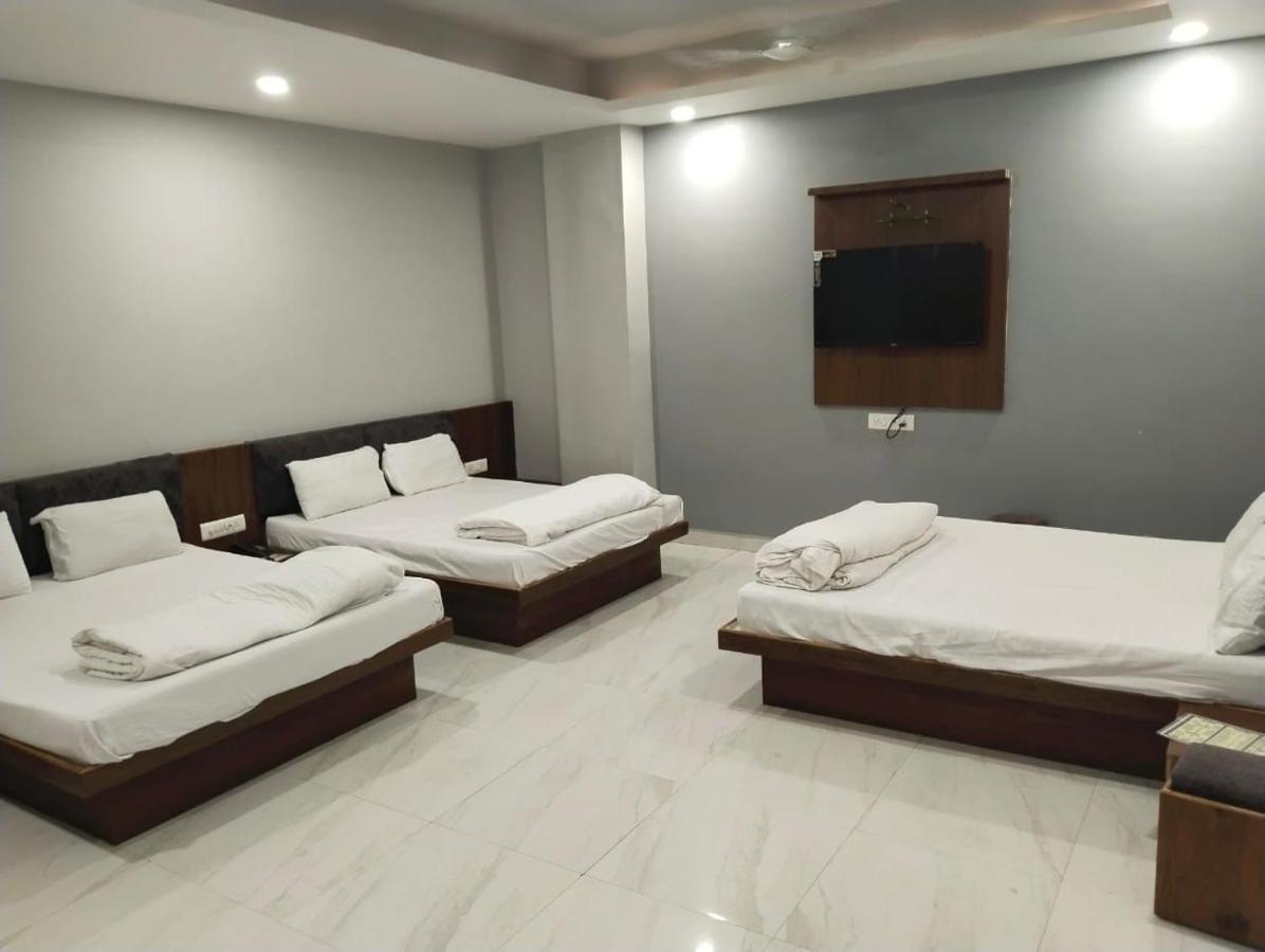 Hotel Shankar Ujjain Exteriör bild